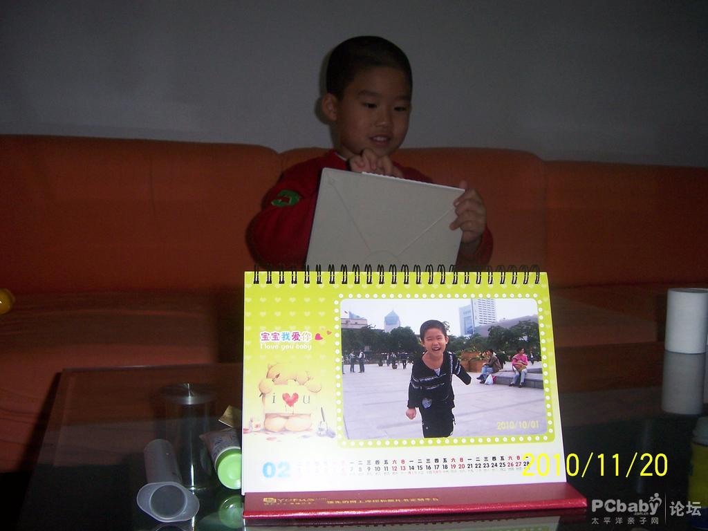 拍照就準(zhǔn)備落跑了，乖乖的和臺(tái)歷合個(gè)影啊